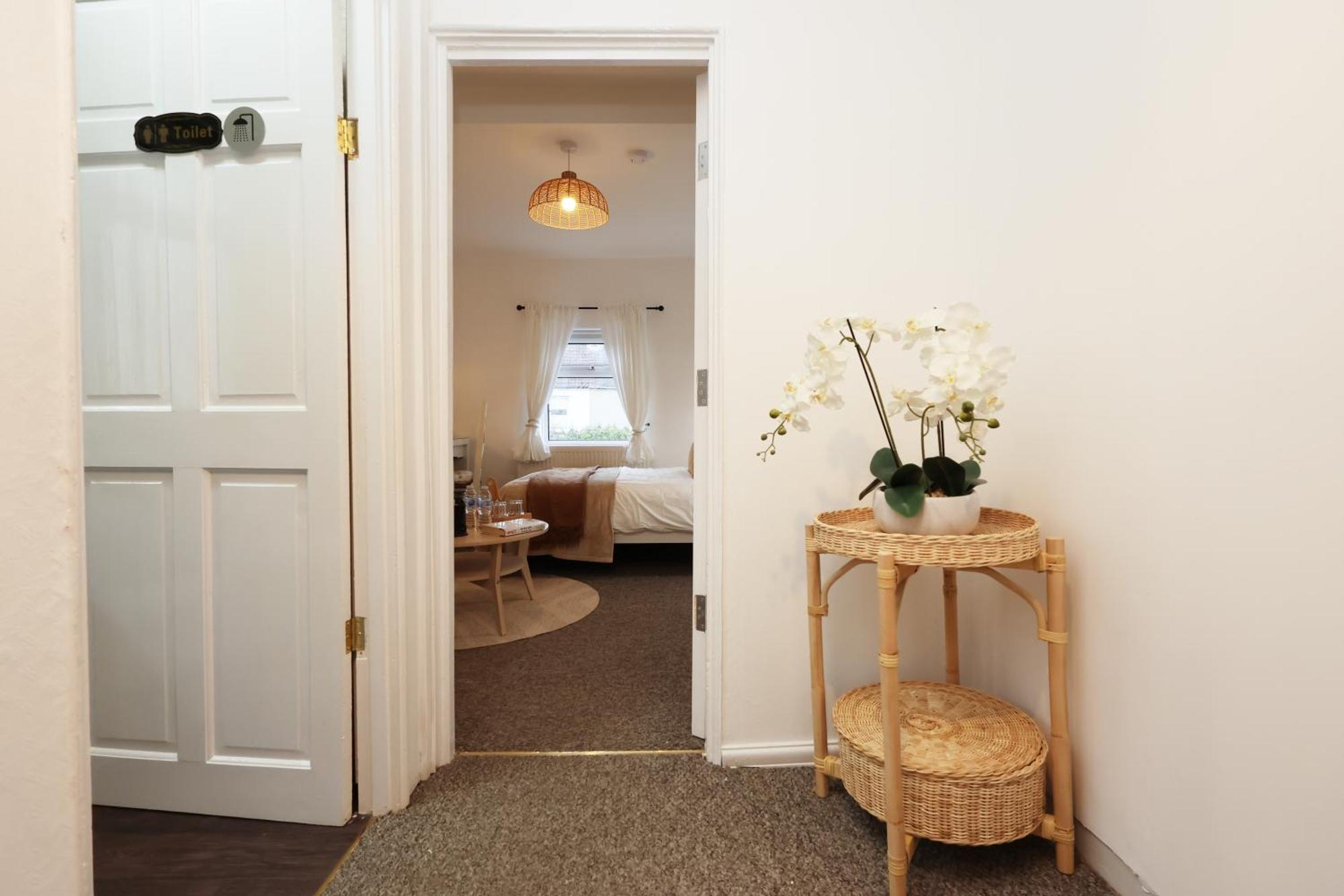 Cardiff City Guesthouse, Central Rooms, Fast Wi-Fi, On-Street Parking קארדיף מראה חיצוני תמונה
